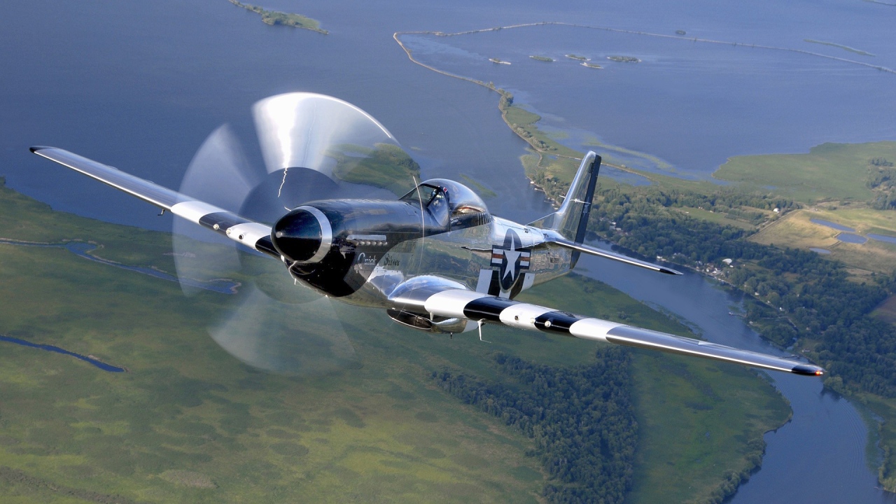 Самолет P-51 Мустанг