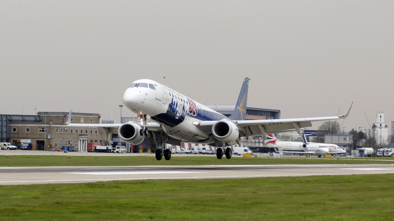 Самолет оторвался от земли