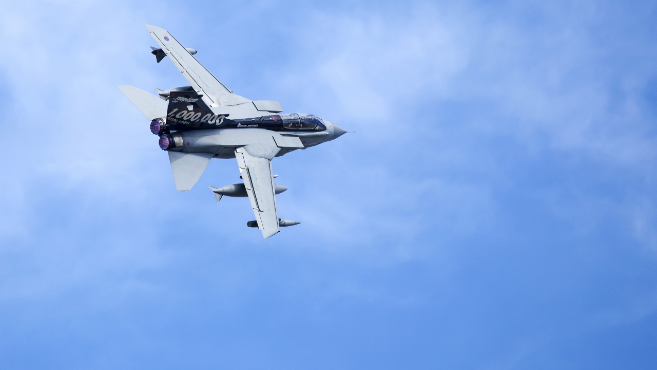 Самолет торнадо