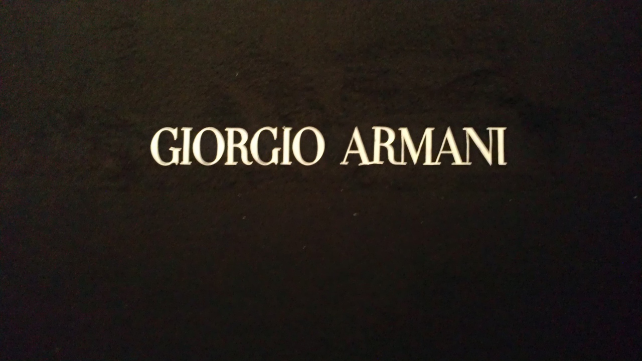 Известный бренд Giorgio Armani