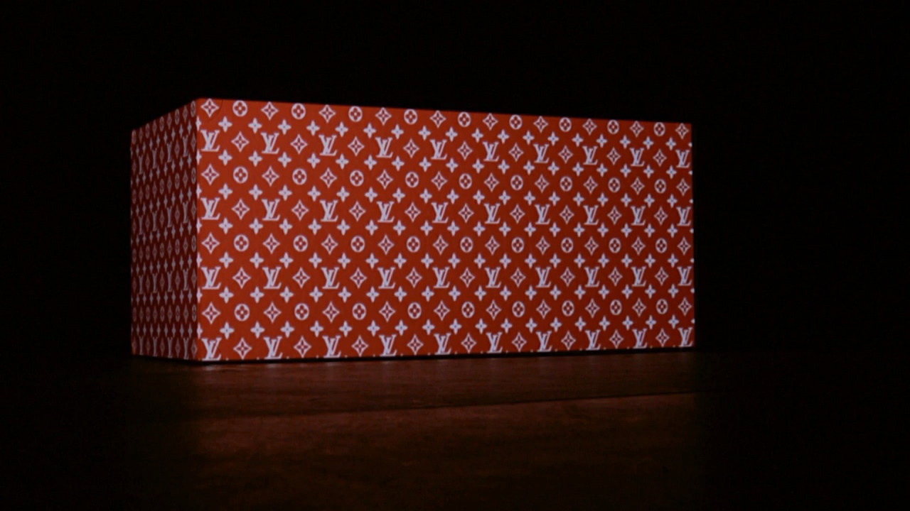 Упаковка подарка Louis Vuitton