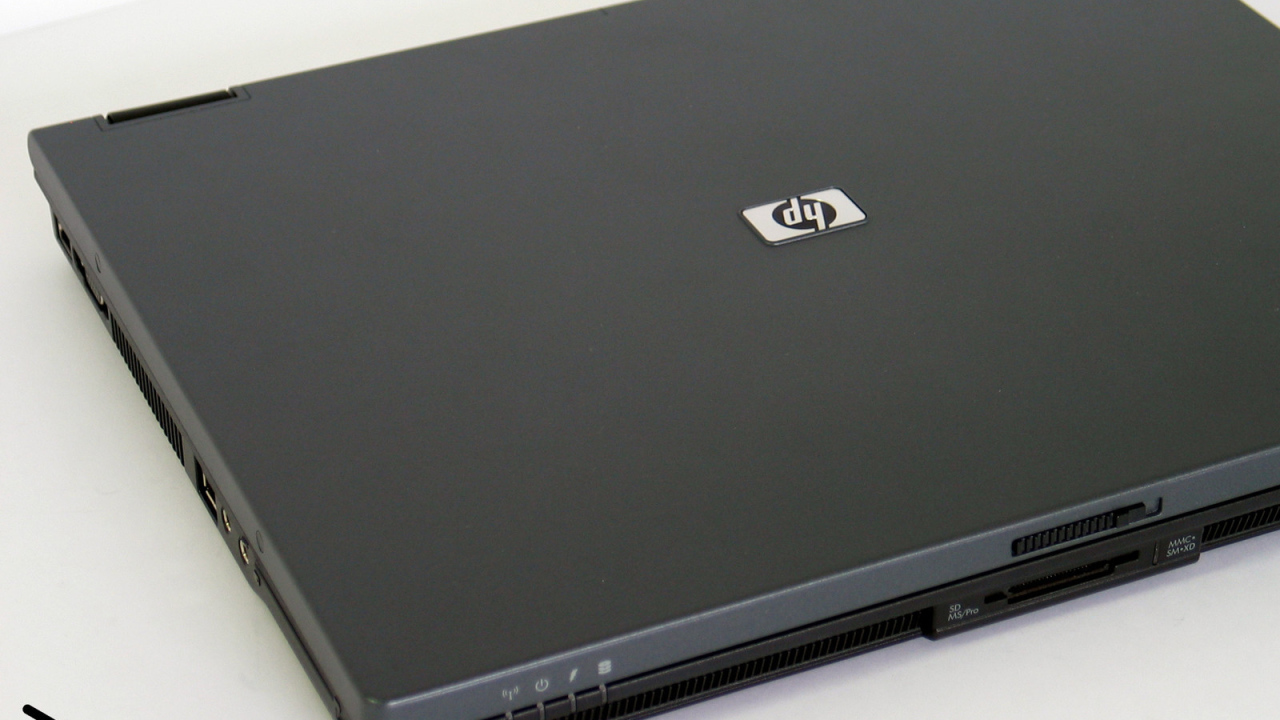 Серый ноутбук HP