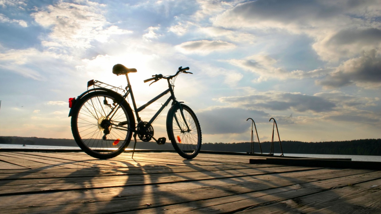 Велосипед на набережной