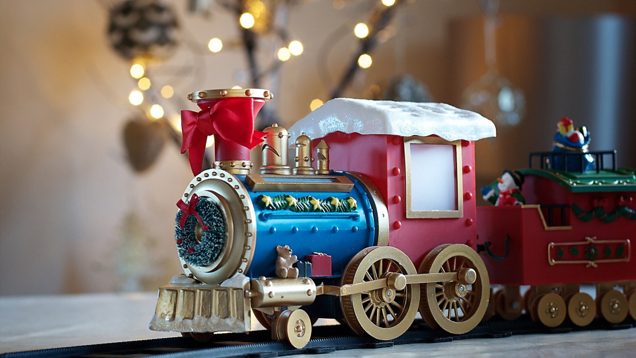 Игрушечный паровозик