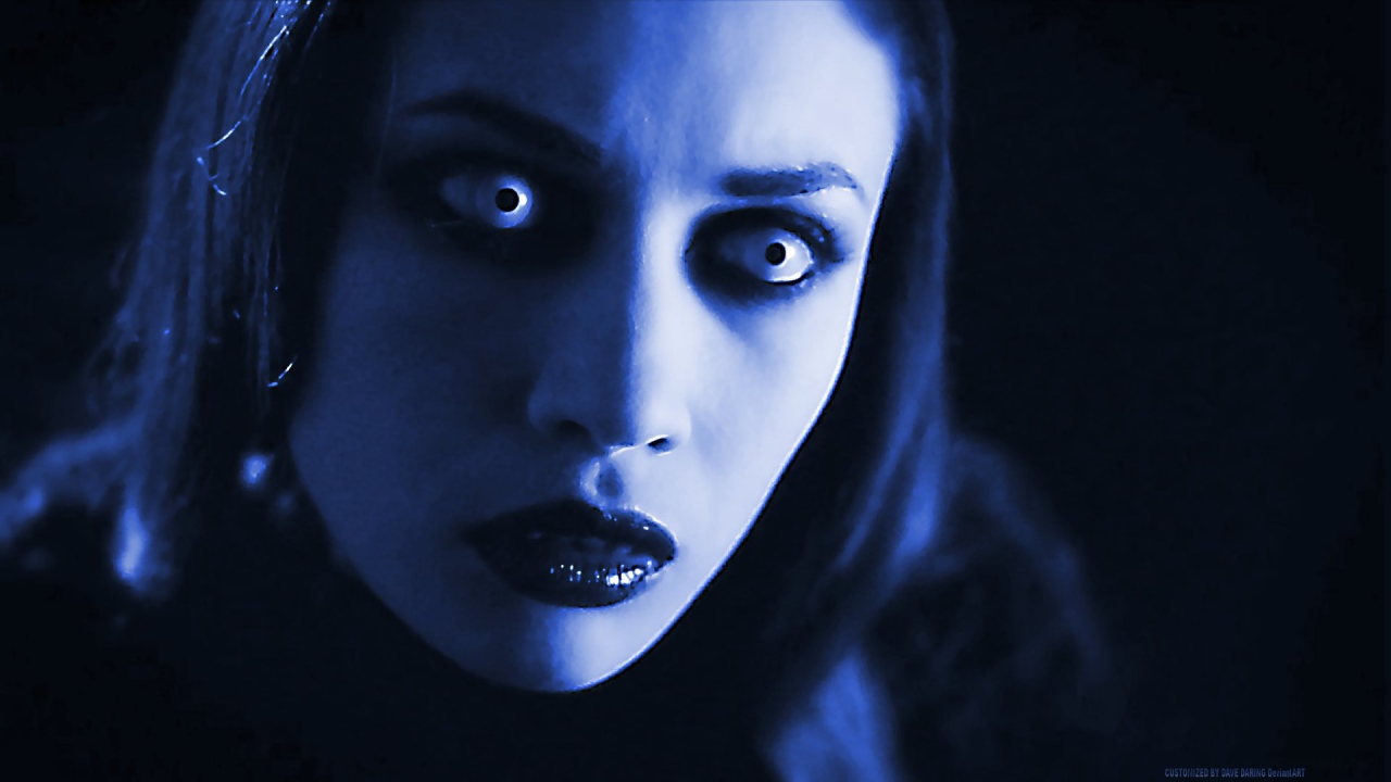 Злобная девушка вампир