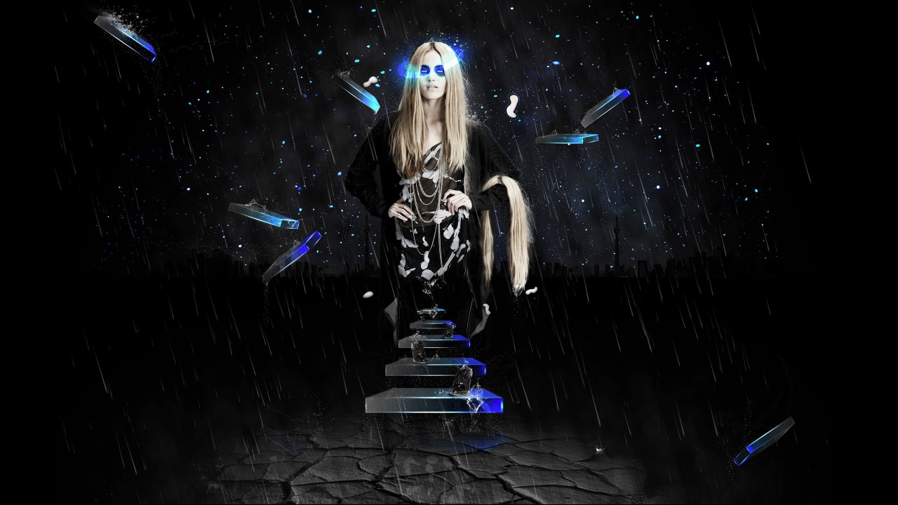 Женщина в черной одежде