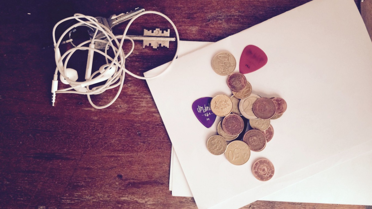 Монеты на листе