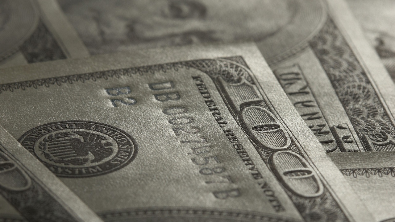 Сто долларов вблизи