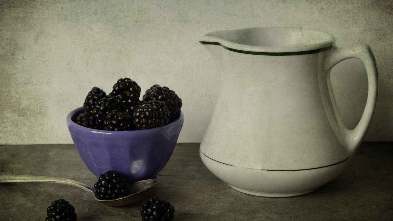 Черника в чашке
