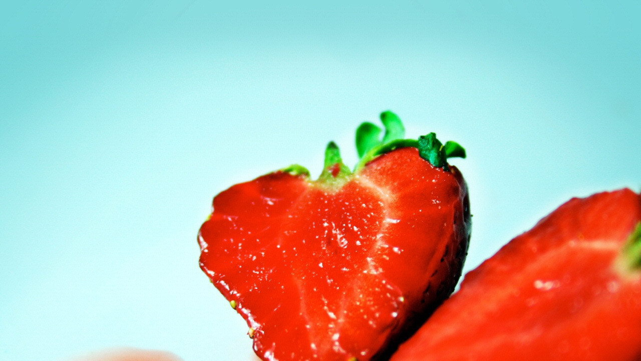 Разрезанная клубника