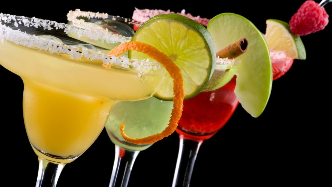 Три фруктовых коктейля