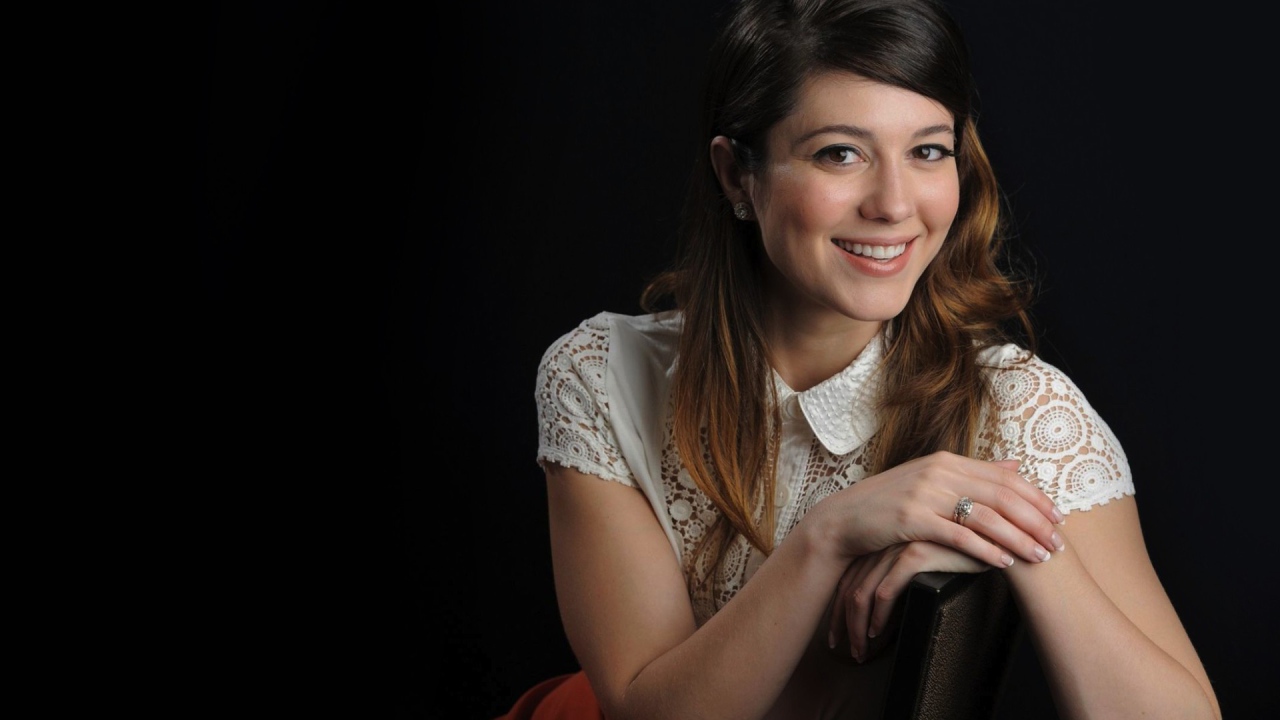 Красивая модель Мэри Элизабет