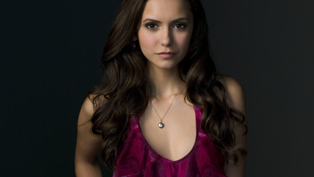 Киноактриса Нина Добрев