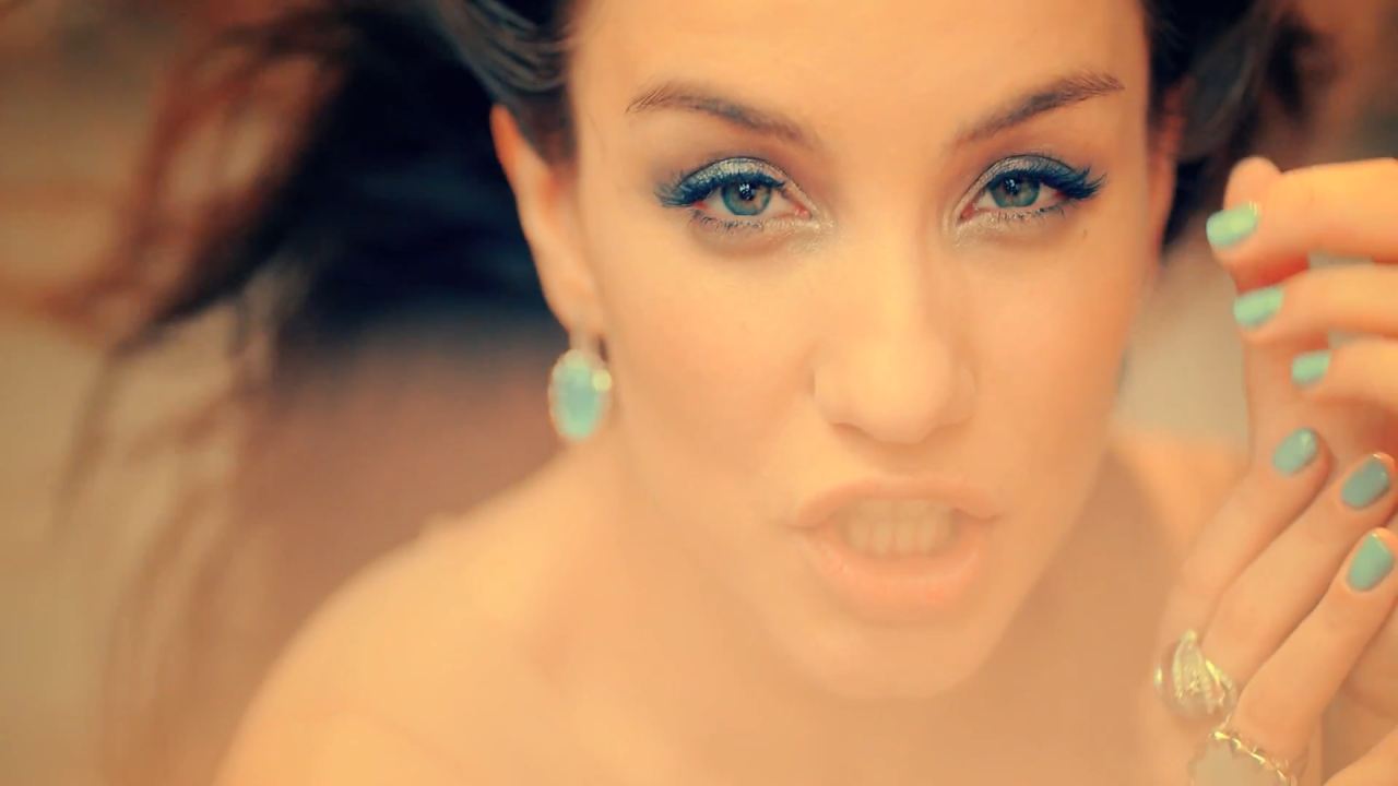 Популярная модель Виктория Дайненко