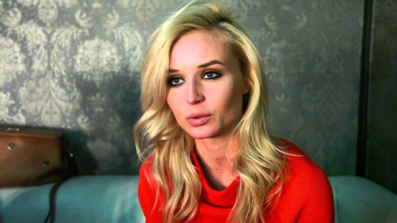 Красивая актриса Полига Гагарина