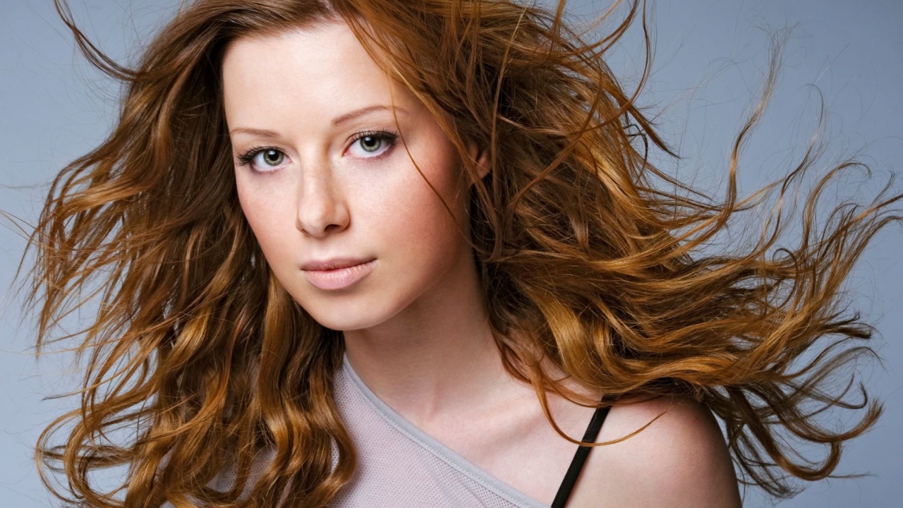 Популярная актриса Юлия Савичева