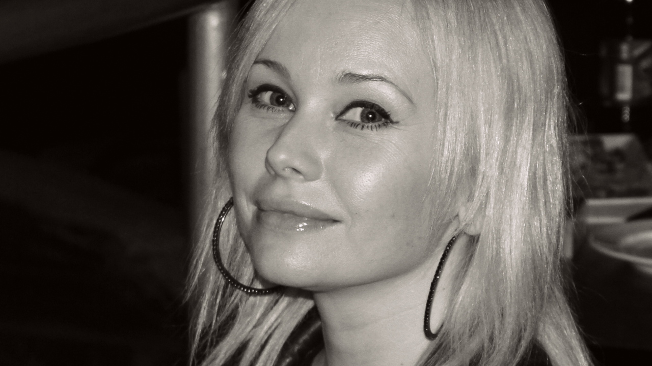 Знаменитая актриса Елена Корикова