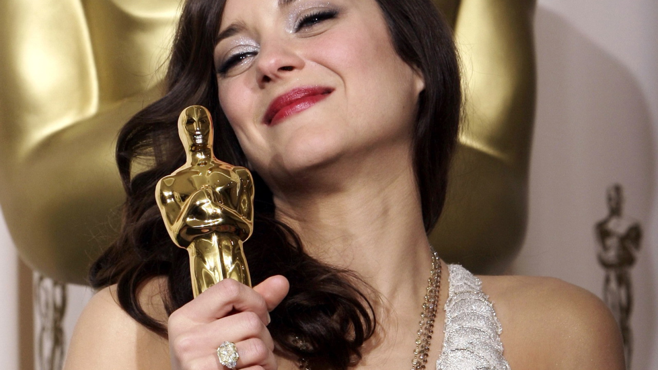 Популярная актриса Марион Котийяр