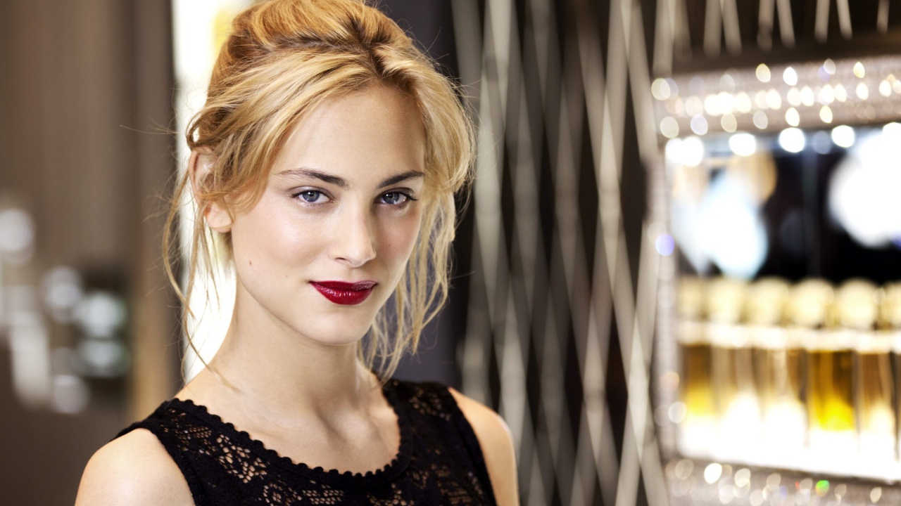 Популярная Нора Арнезедер