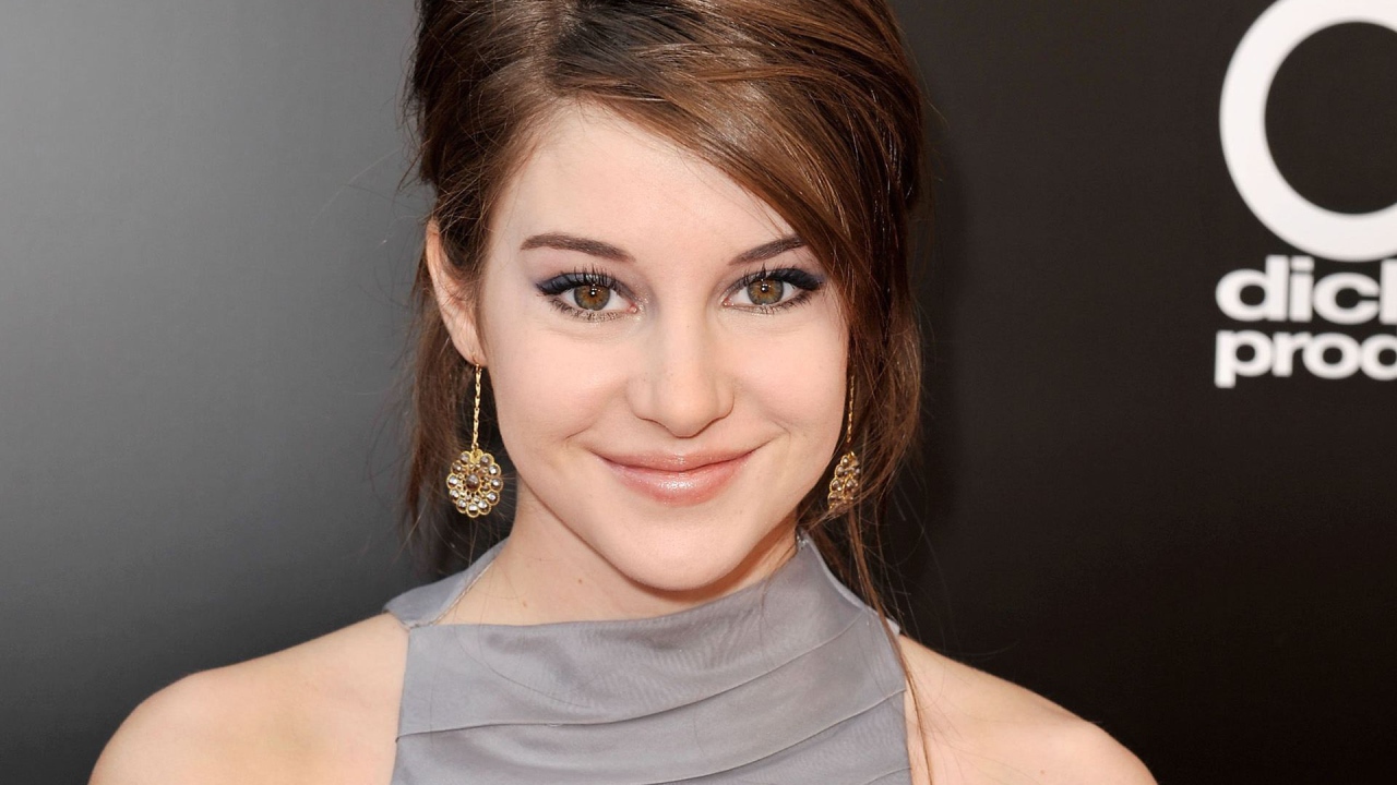 Знаменитая актриса Шейлин Вудли