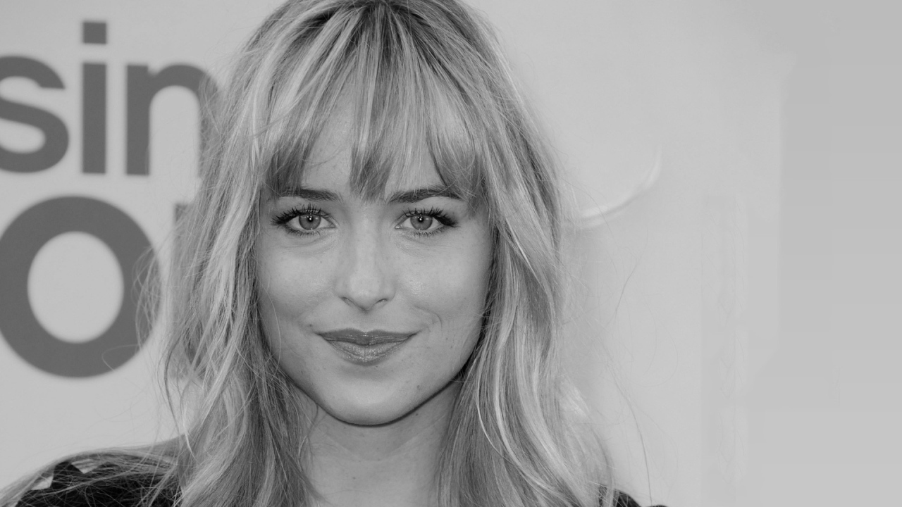 Красивая модель Дакота Джонсон