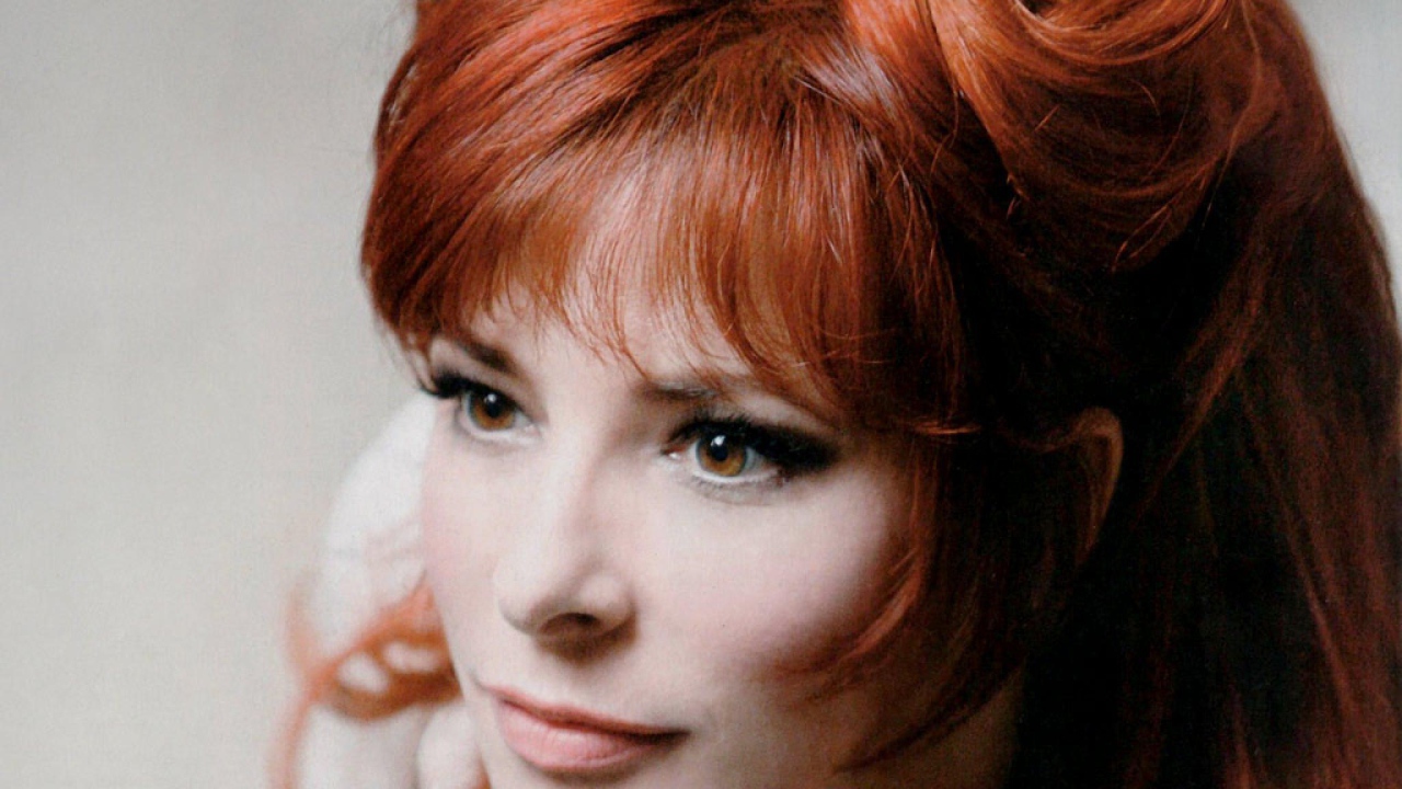 Популярная модель Милен Фармер