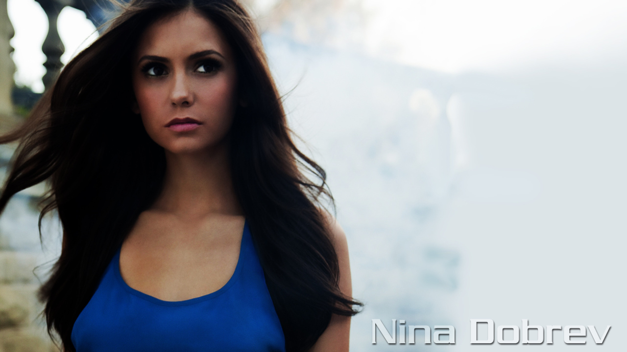  Нина Добрев