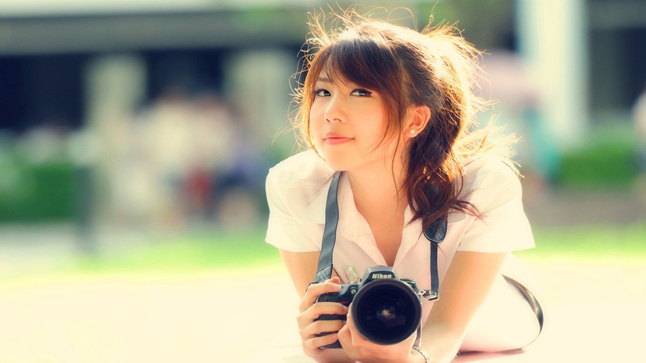 Девушка с фотоаппаратом