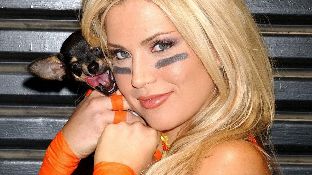 Вилла Форд с собакой