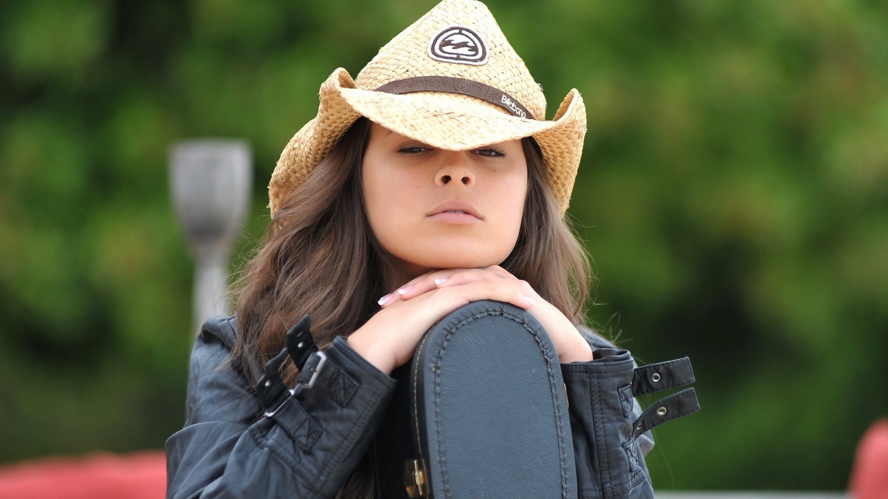 Нина в ковбойской шляпе