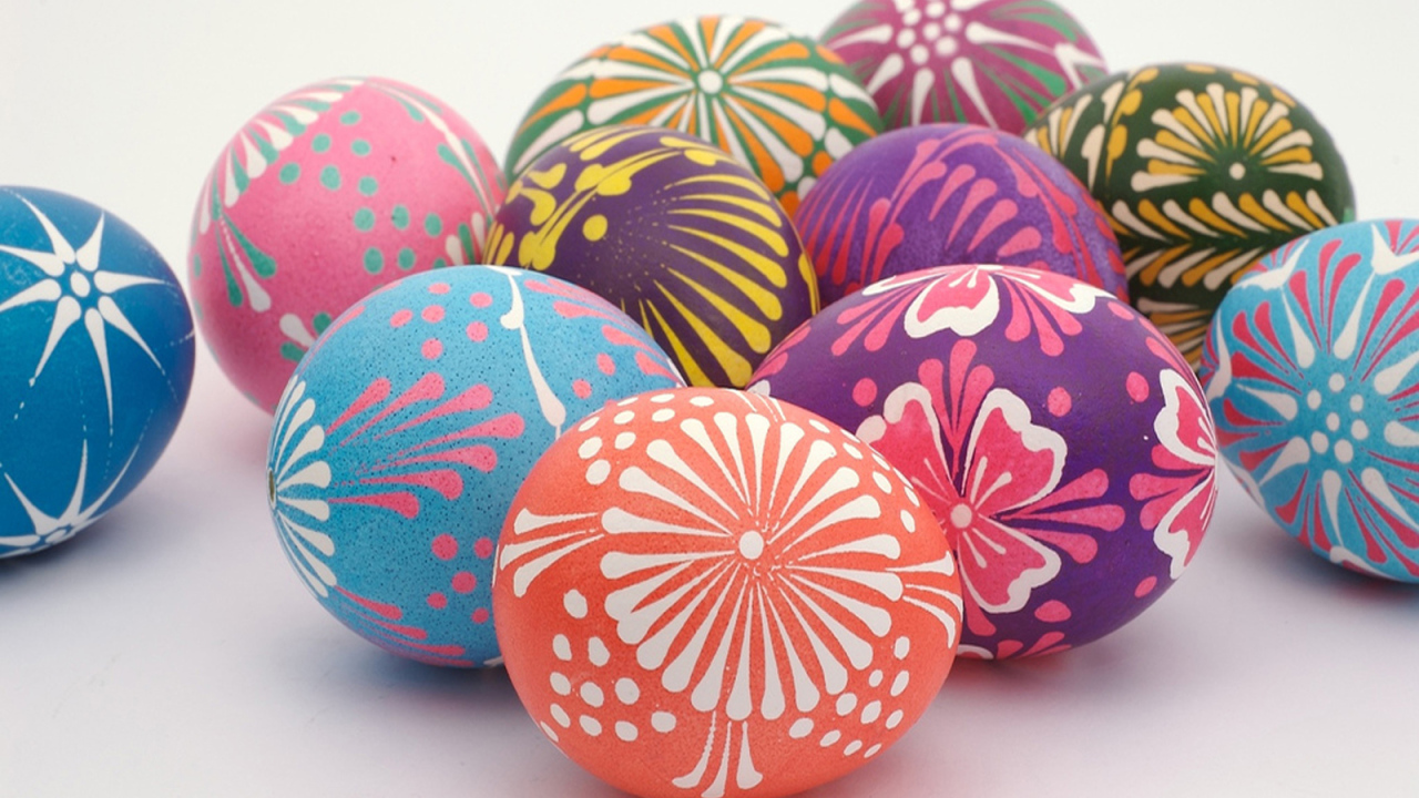 Солнечный орнамент на яйцах на Пасху