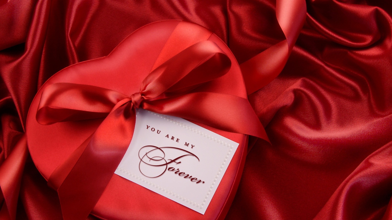 Подарок в форме сердца на День Влюбленных 14 февраля