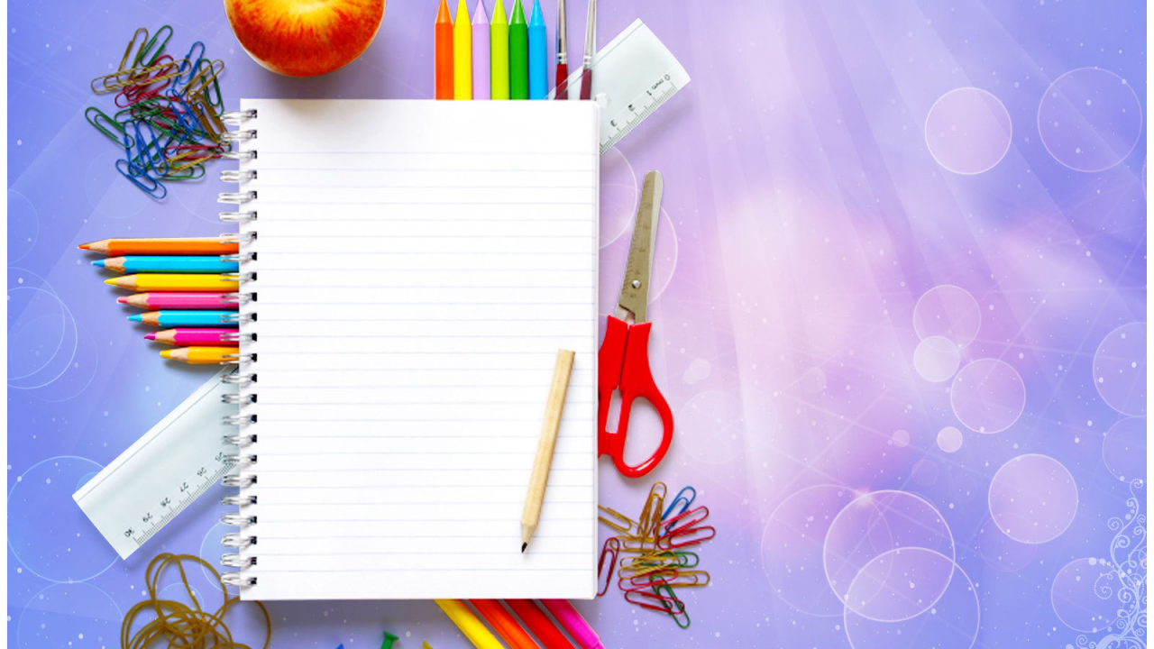 Тетрадь и ручки в День знаний 1 сентября