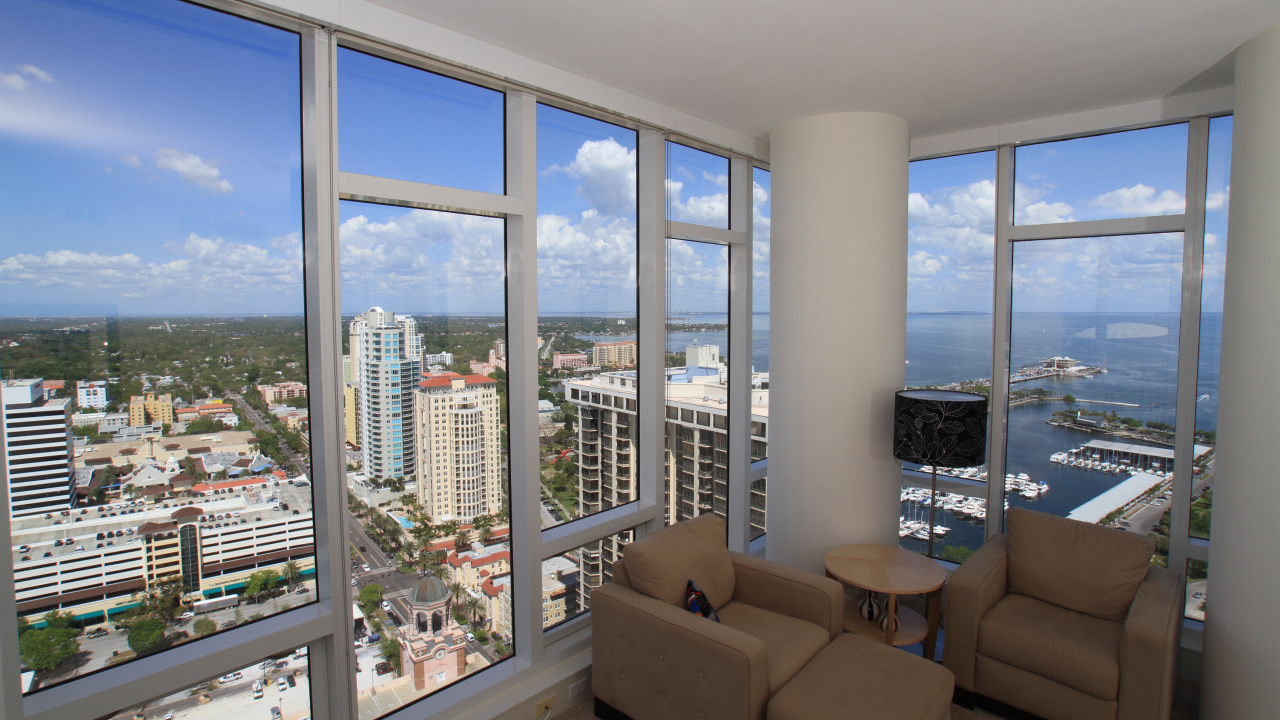 Балкон в городской квартире