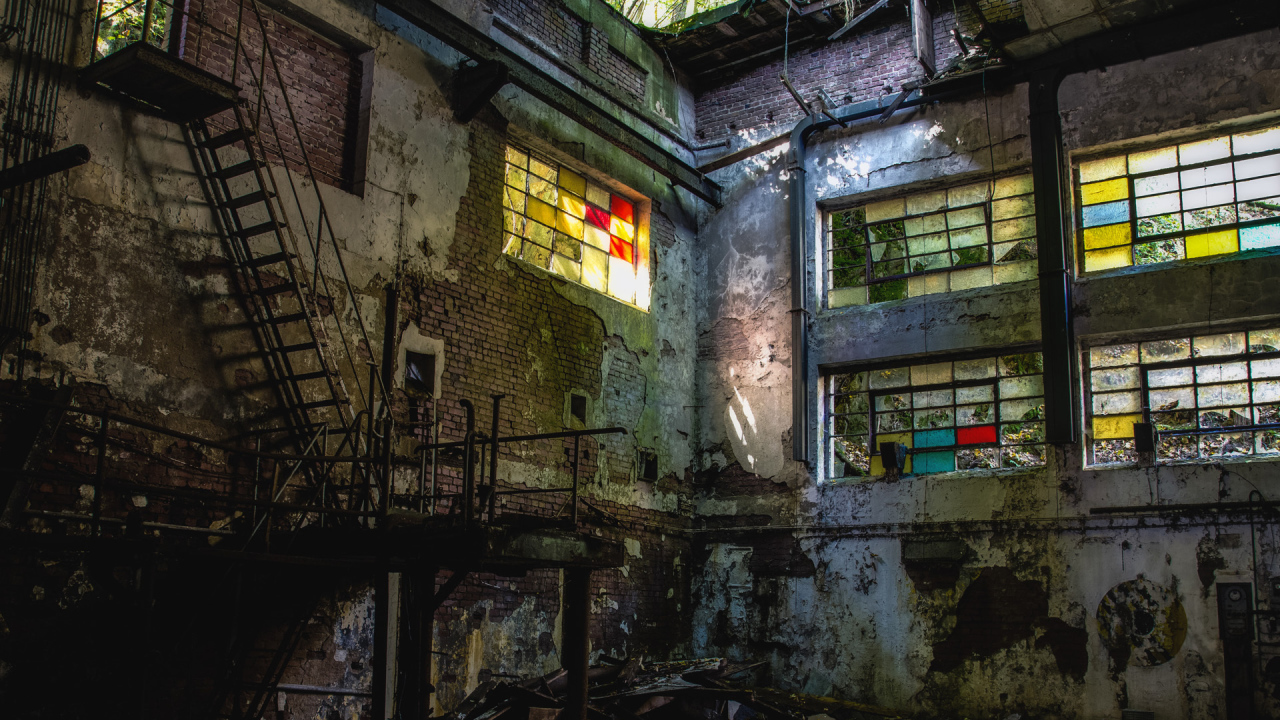 Разрушенный завод