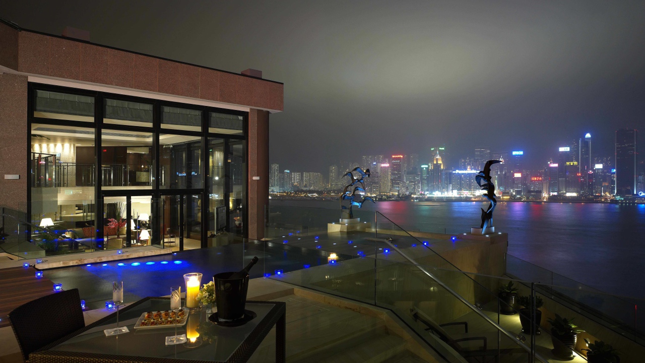 Стиль дома с бассейном