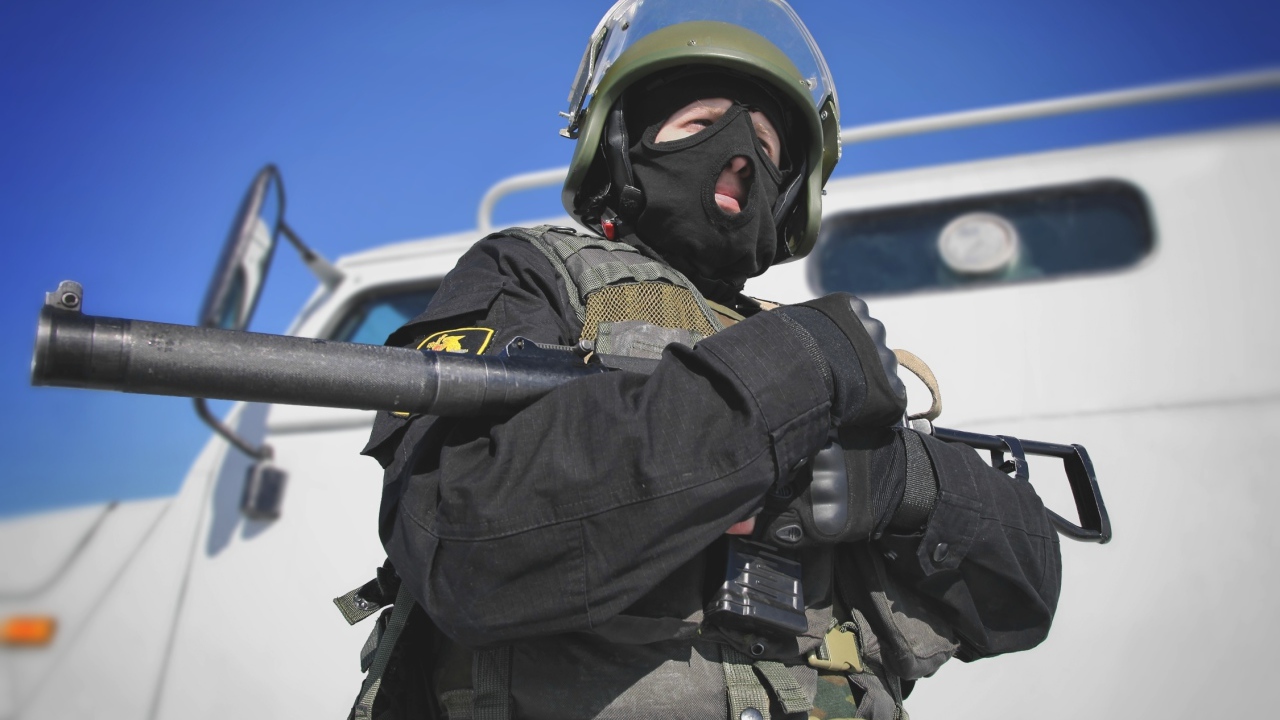 Спецназовец с оружием