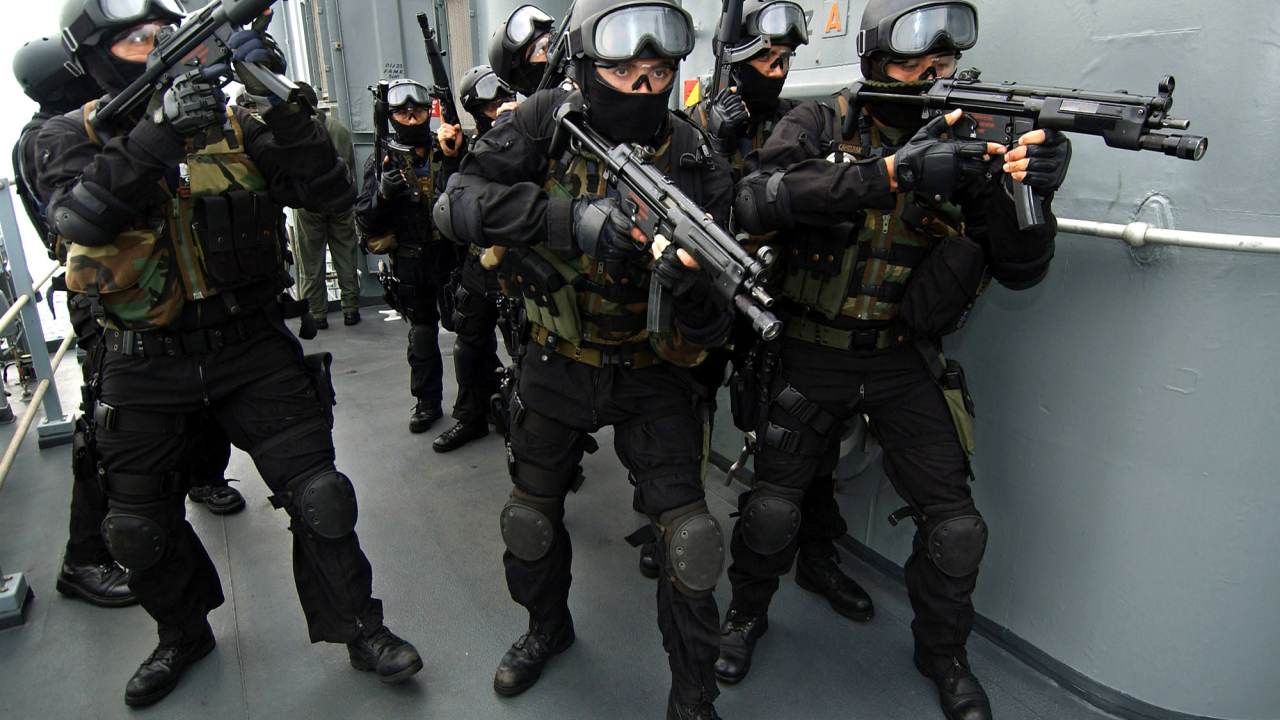 Морской спецназ на корабле