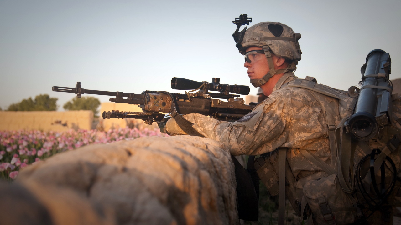 Снайпер с винтовкой