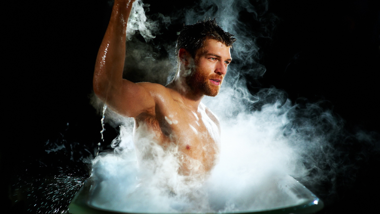 Мужчина в ванне