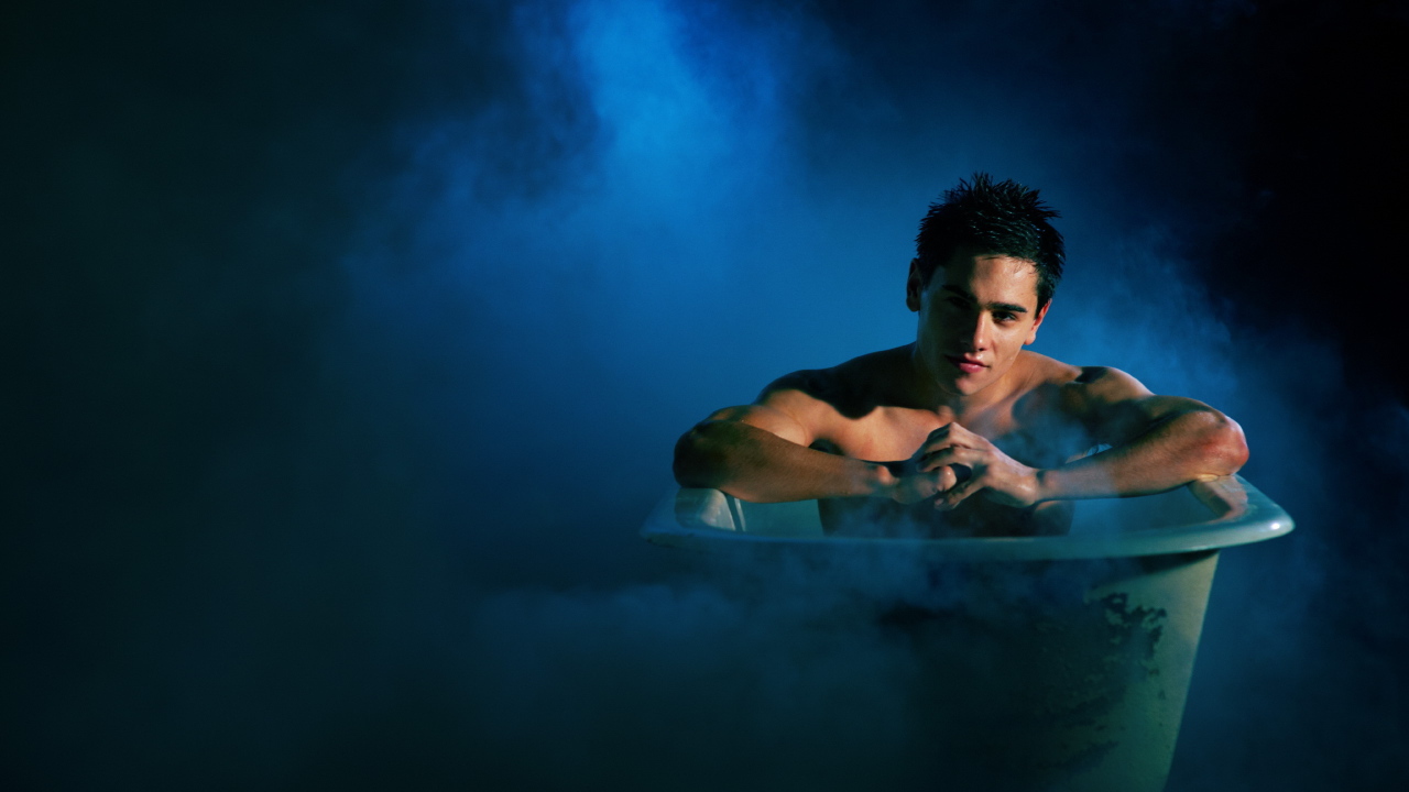 Мужчина в ванне