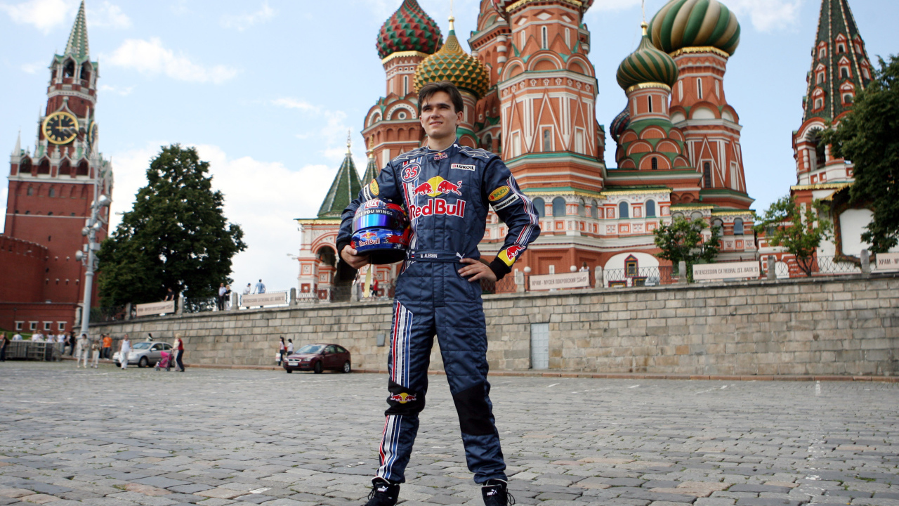 Популярный Михаил Алешин