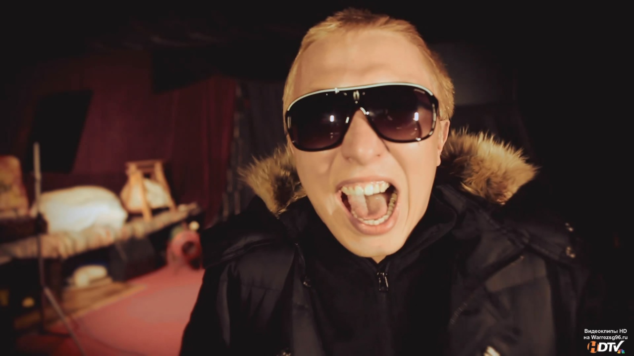 Популярный актер Витя АК