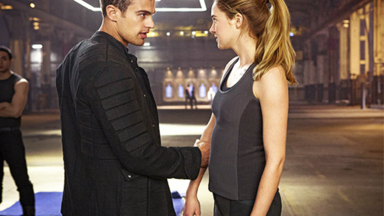 Знаменитая Суперзвезда Тео Джеймс