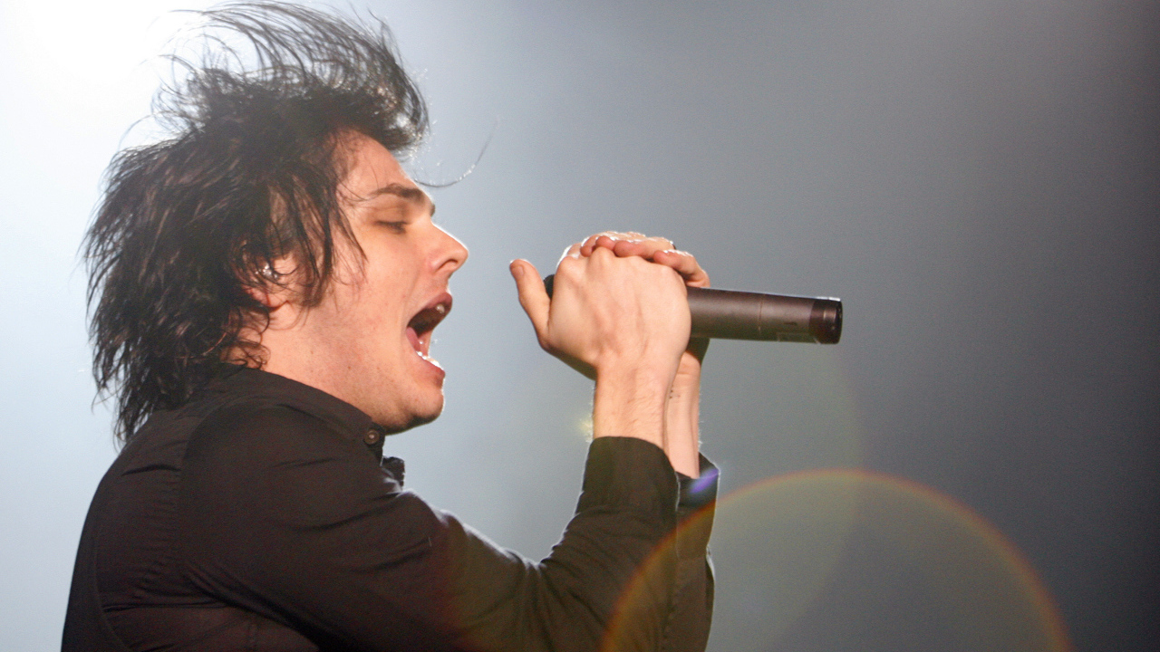 Популярный актер Джерард Уэй