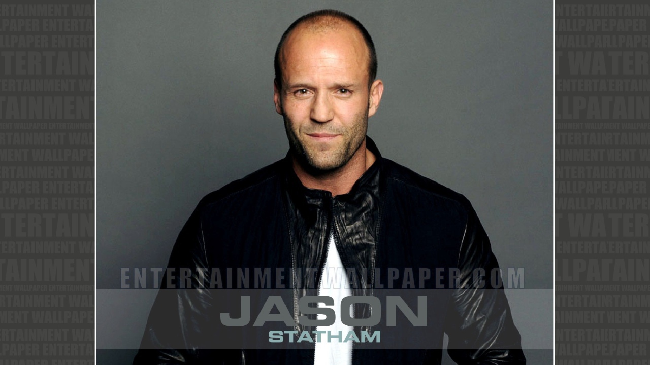 Джейсон Стэтхэм улыбается