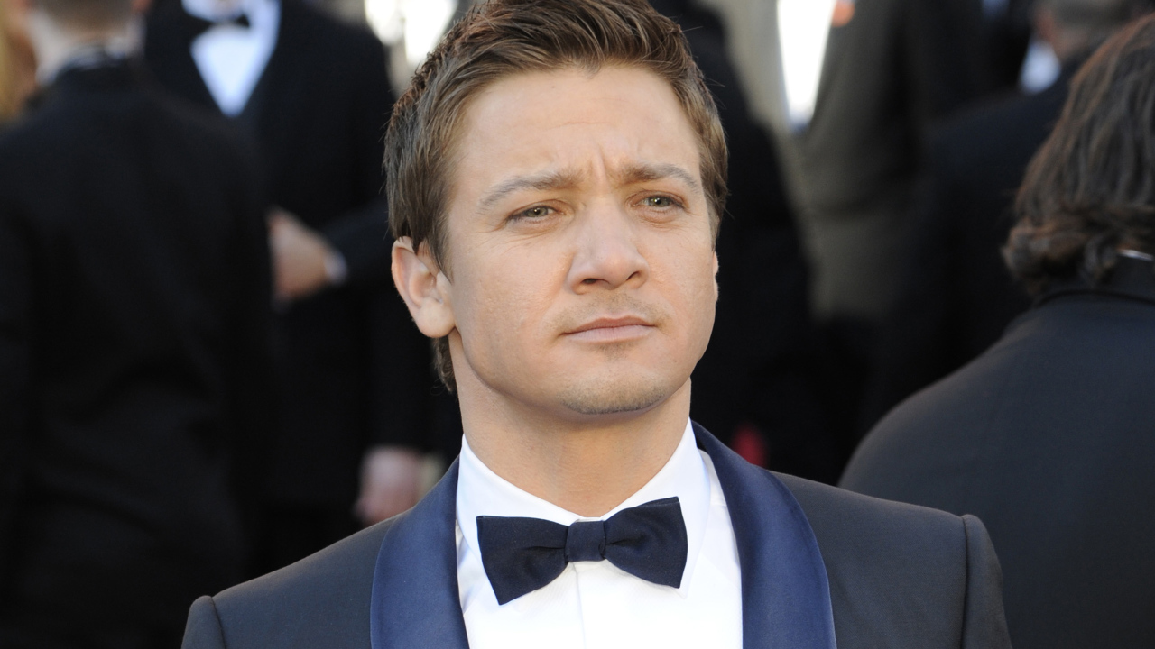 Популярный Джереми Реннер