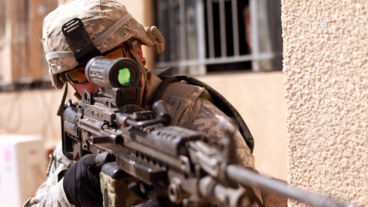 Снайпер прицеливается