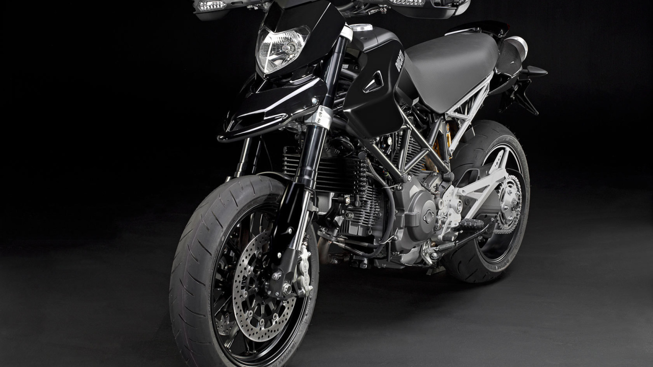 Красивый мотоцикл Ducati Hypermotard SP