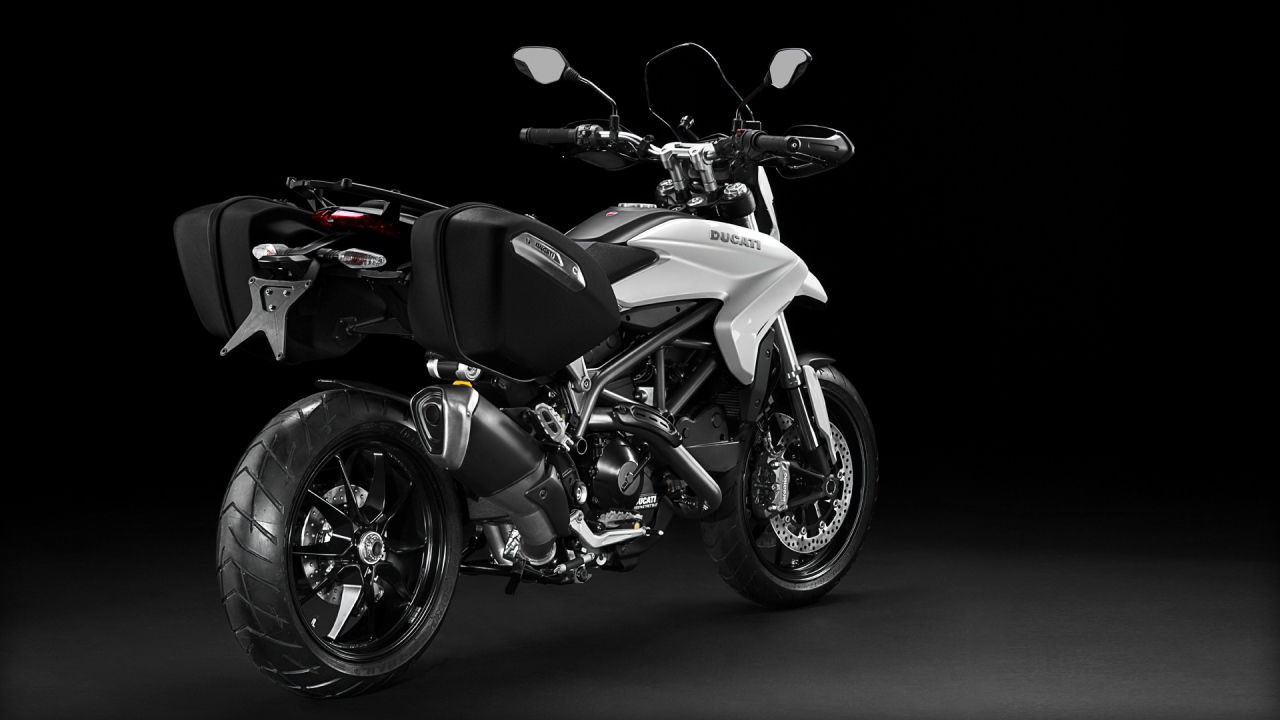 Красивый мотоцикл Ducati Hyperstrada